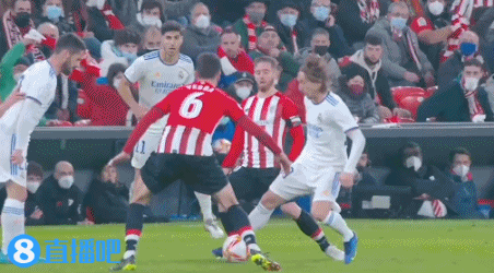 东契奇昨天夸詹姆斯一己之力带队逆转！今天说没詹姆斯难打马刺！