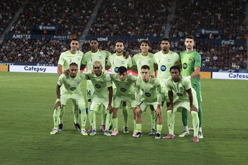 复古？多特球迷提议将球队队徽换回上世纪曾使用过的经典风格